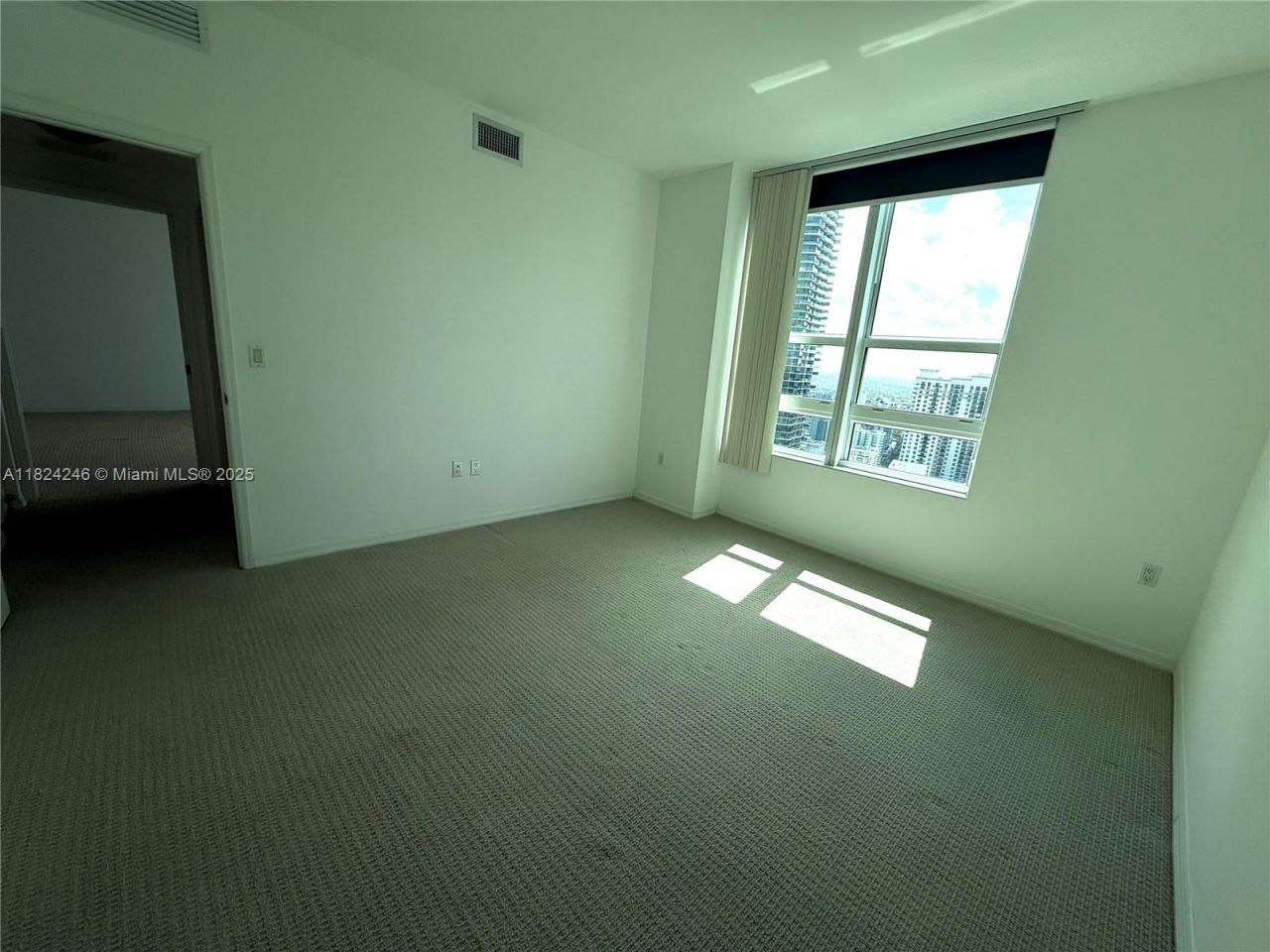 951 Brickell Ave, Unit 3703, Miami, FL 33131 Photo