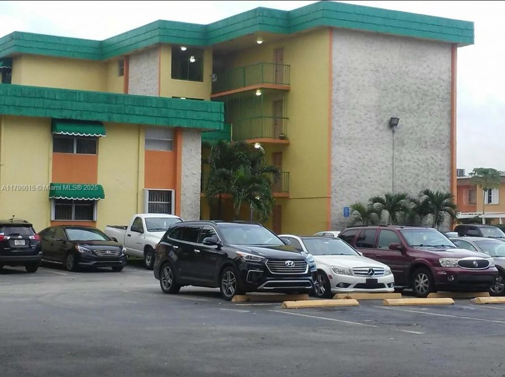 666 W 81st St, Unit 127, Hialeah, FL 33014 Photo