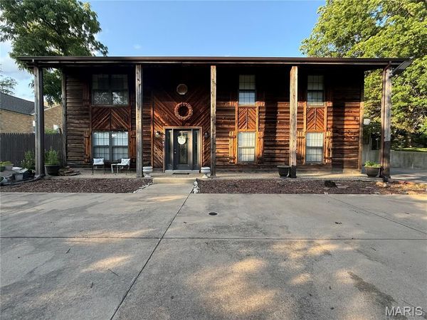 10755 Kennerly Road, Sunset Hills, MO 63128