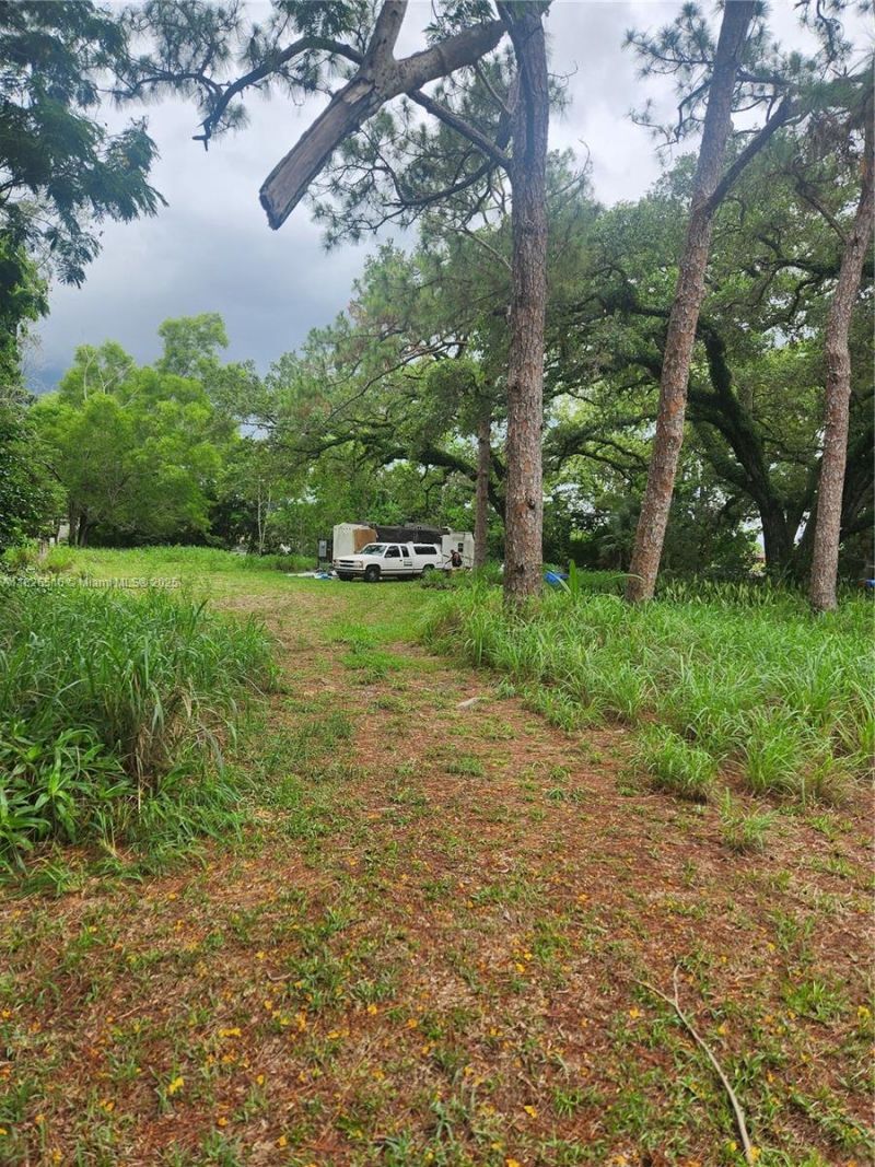 14 Dr NW Dr, Miami, FL 33167 Photo