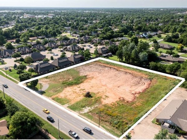 907 E 33rd Street, Edmond, OK 73013