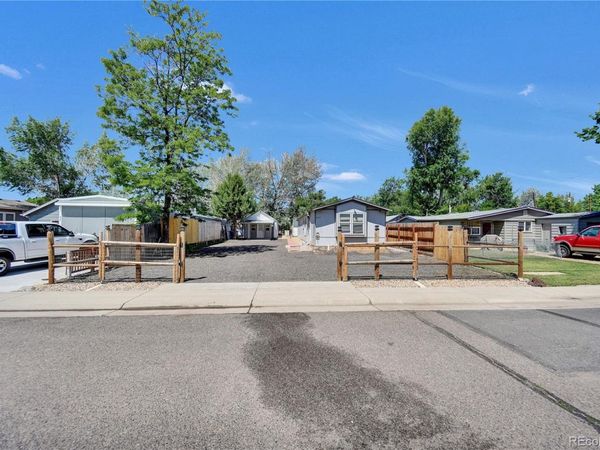 422 Willow Drive, Lochbuie, CO 80603