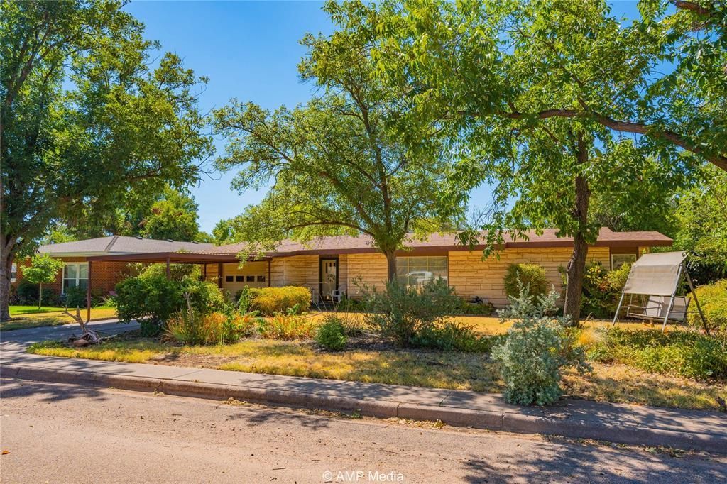 704 E Burnside, Rotan, TX 79546 Main Photo