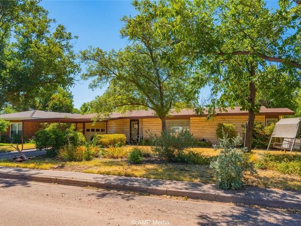 704 E Burnside, Rotan, TX 79546