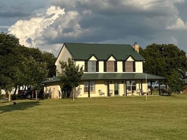 2901 Wind Mill Court, Tolar, TX 76476