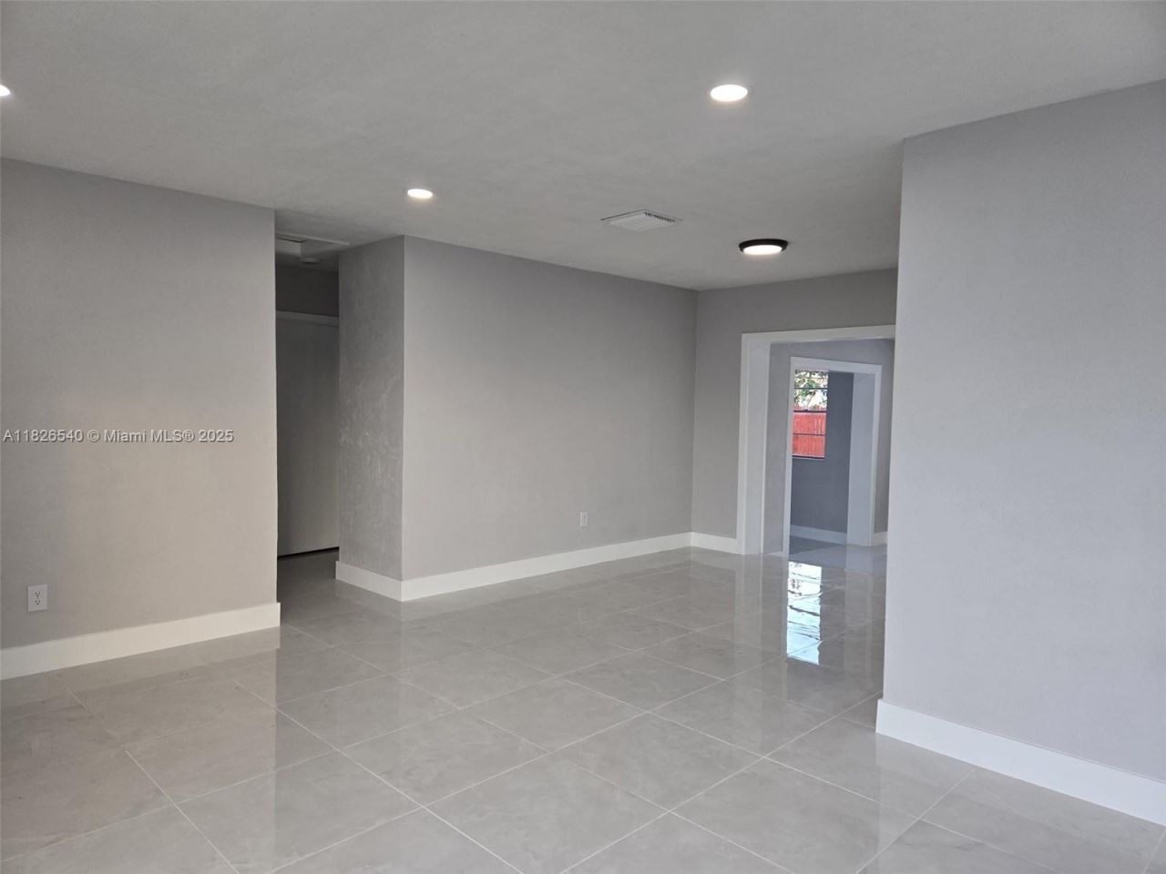 954 W 72nd Pl, Hialeah, FL 33014 Photo