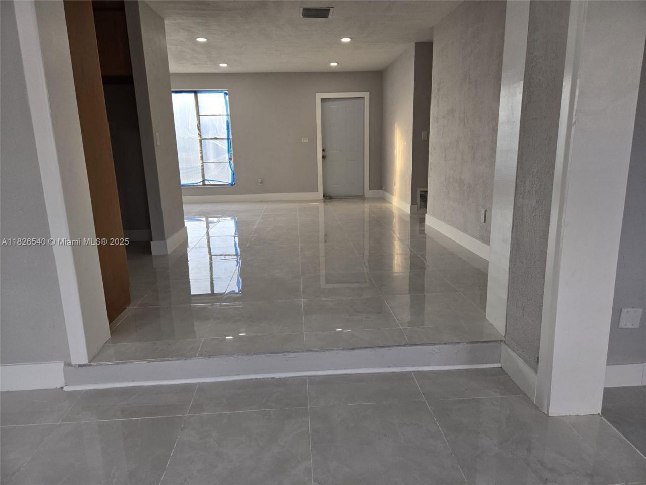 954 W 72nd Pl, Hialeah, FL 33014 Photo