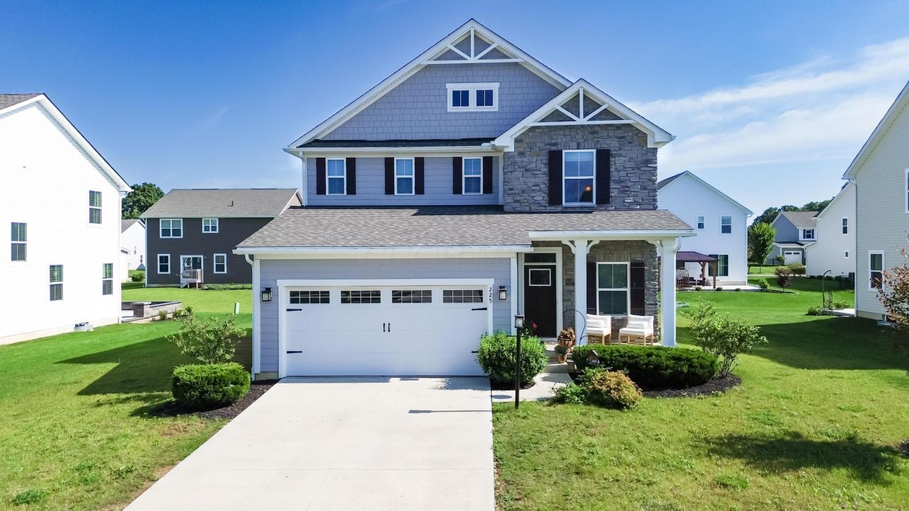 225 Messenger Way, Lewis Center, OH 43035 Main Photo