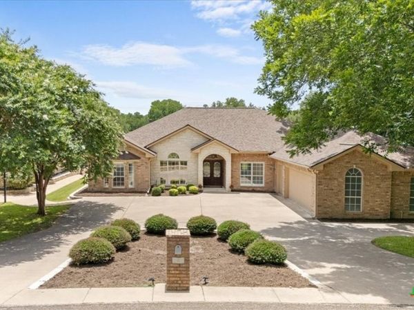 2901 Chisholm Trail, Salado, TX 76571