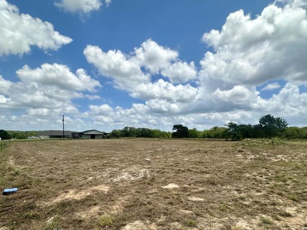 713 Sunrise Ln, La Vernia, TX 78121