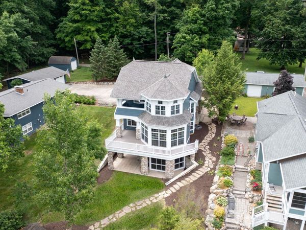 60757 Beechwood Lane, Cassopolis, MI 49031