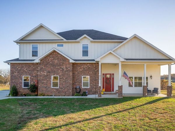 613 Blue Water Dr, Cookeville, TN 38506