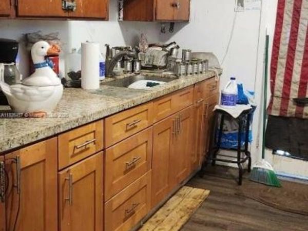 890 E 52nd St, Hialeah, FL 33013