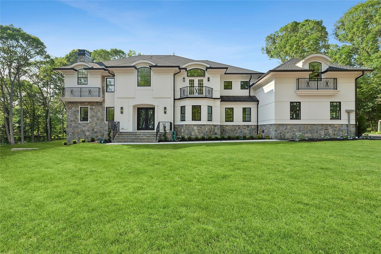 17 Chelsea Place, Dix Hills, NY 11746 Main Photo