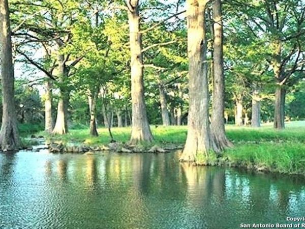 25 Seep Springs, Camp Verde, TX 78010