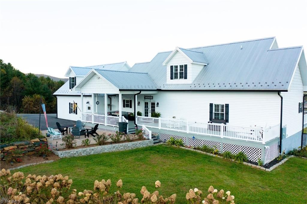 461 Chestnut Ridge Drive, Jefferson, NC 28640 Main Photo