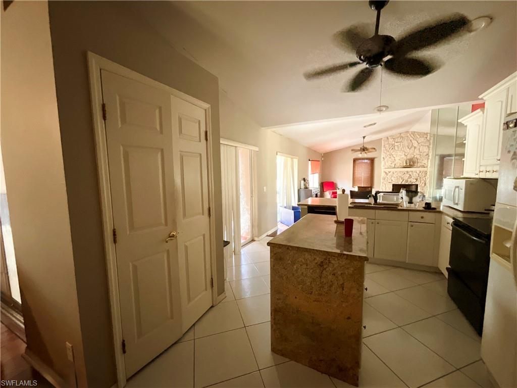 2117 SE 9th Ter, Cape Coral, FL 33990 Photo