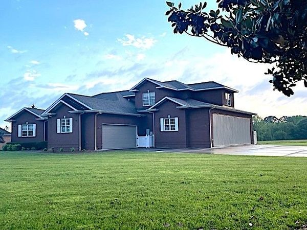 109 Chandelle Dr, Tullahoma, TN 37388