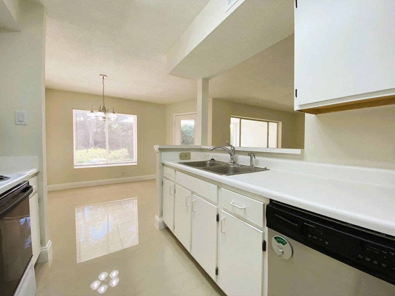 815 W Boynton Beach Boulevard, Unit 7-102, Boynton Beach, FL 33426 Photo