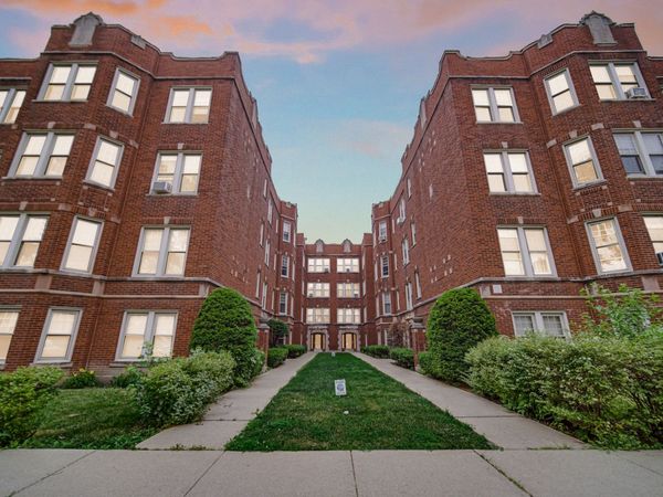 4834 W HENDERSON Street, Unit 1B, Chicago, IL 60641