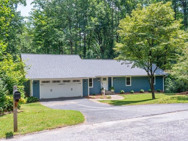 104 Britton Avenue, Hendersonville, NC 28791