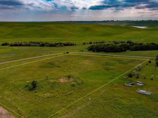 602 Lakeside Drive, Pierre, SD 57501