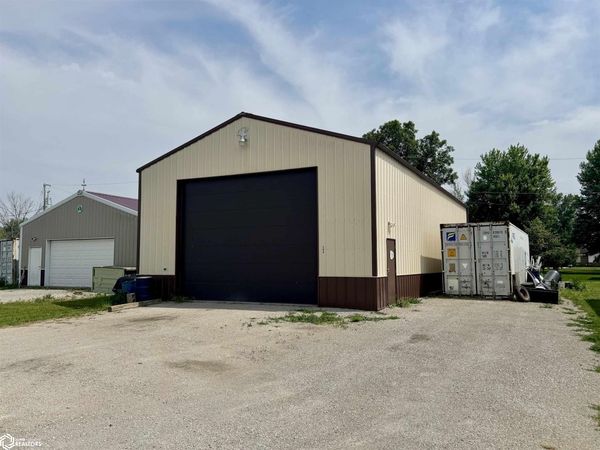 408 Angela Drive, Blairstown, IA 52209