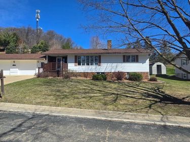 1003 Sunset Road NW, Preston, MN 55965