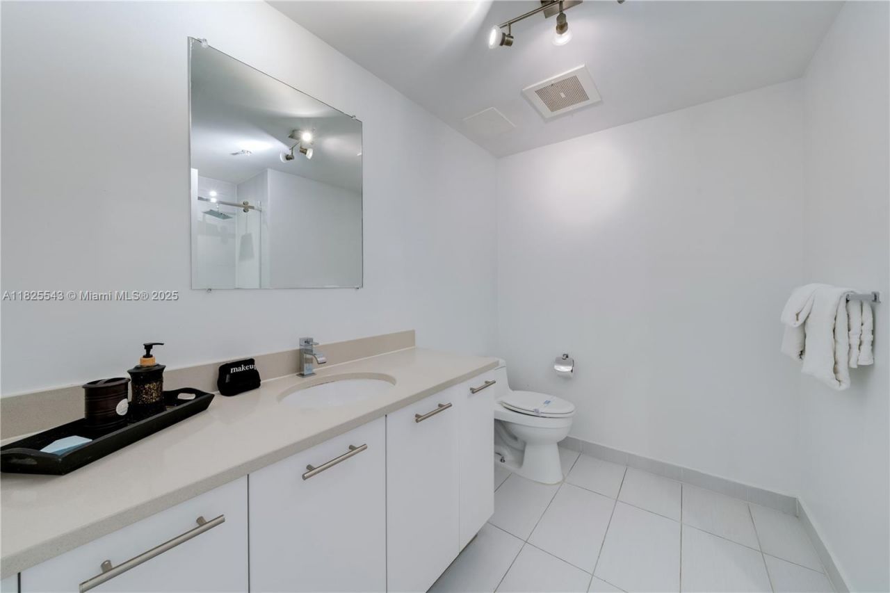 3250 NE 1st Ave, Unit 1016, Miami, FL 33137 Photo