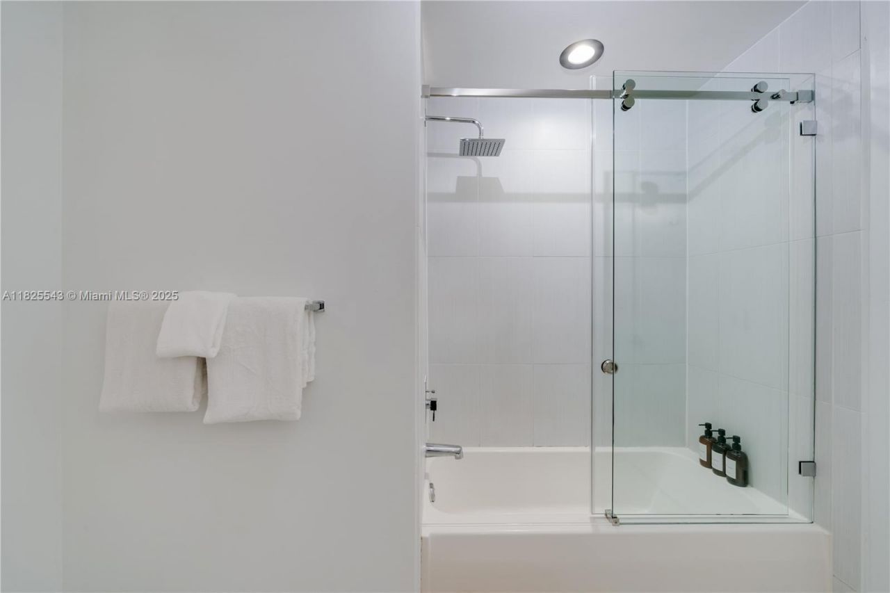 3250 NE 1st Ave, Unit 1016, Miami, FL 33137 Photo