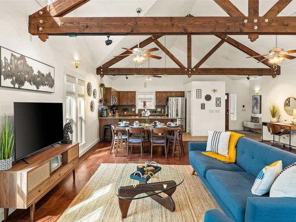 435 Hays ST, Dripping Springs, TX 78620