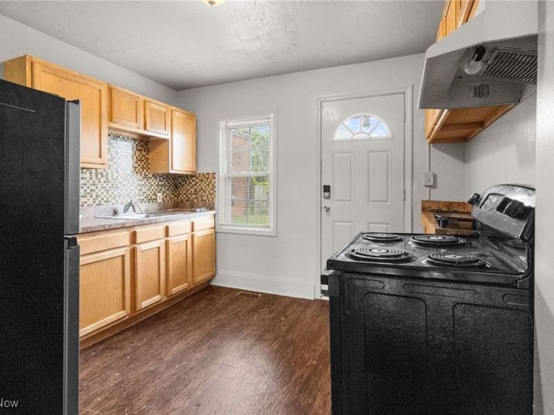 15416 Waterloo Road, Cleveland, OH 44110 Photo 11