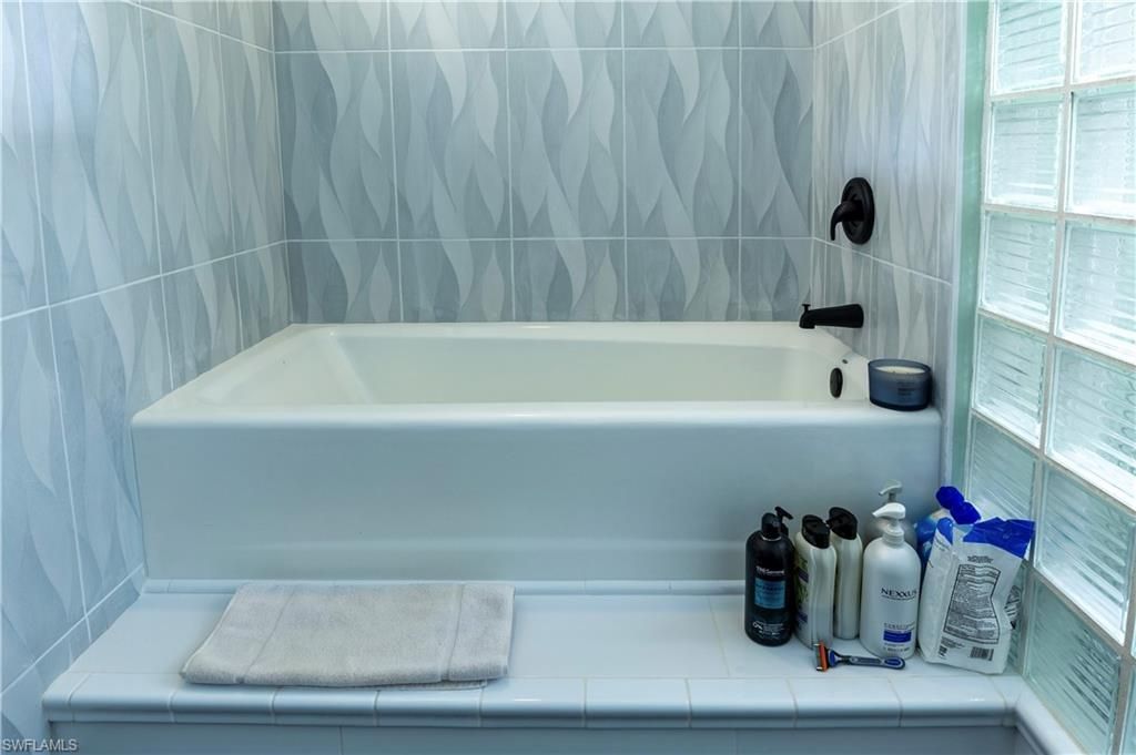 18220 Elmwood Dr, Alva, FL 33920 Photo