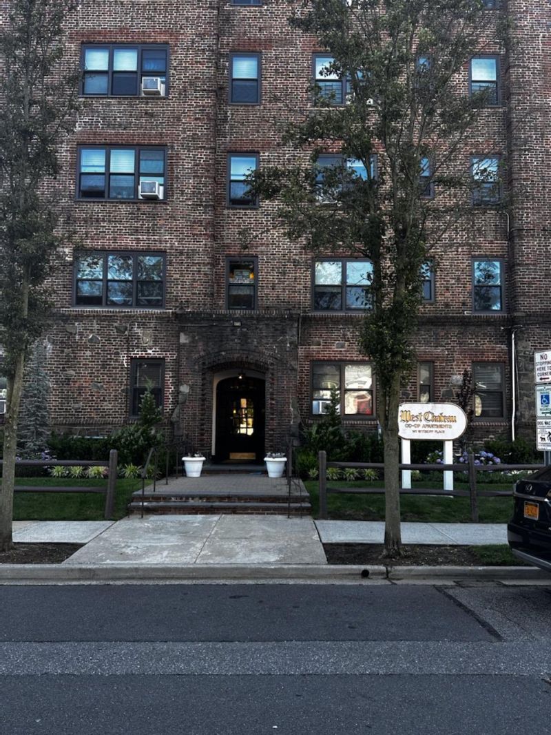 141 Wyckoff Place, Unit 1F, Woodmere, NY 11598 Main Photo