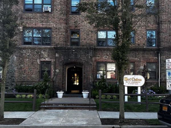 141 Wyckoff Place, Unit 1F, Woodmere, NY 11598