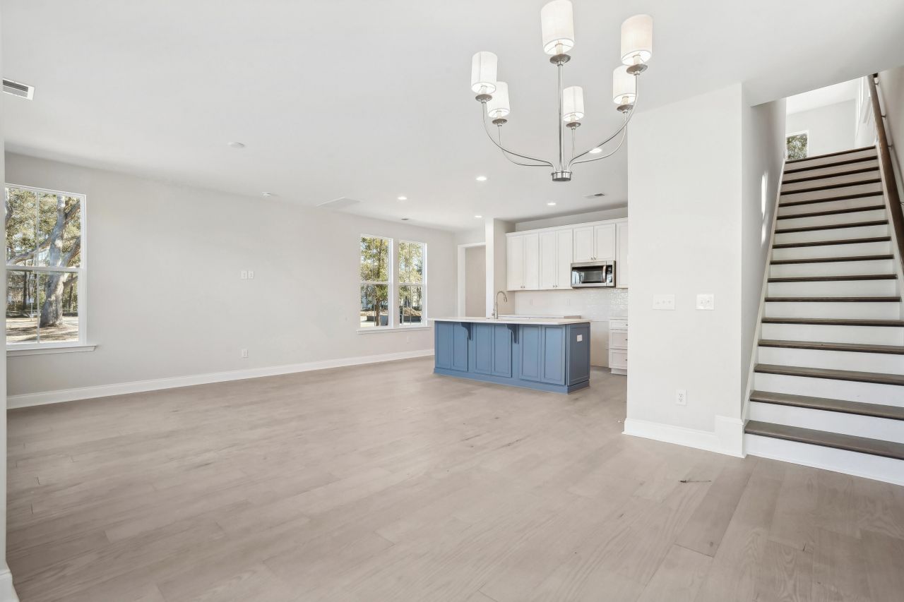 429 Queenview Lane Photo 2