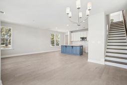 429 Queenview Lane photo 4