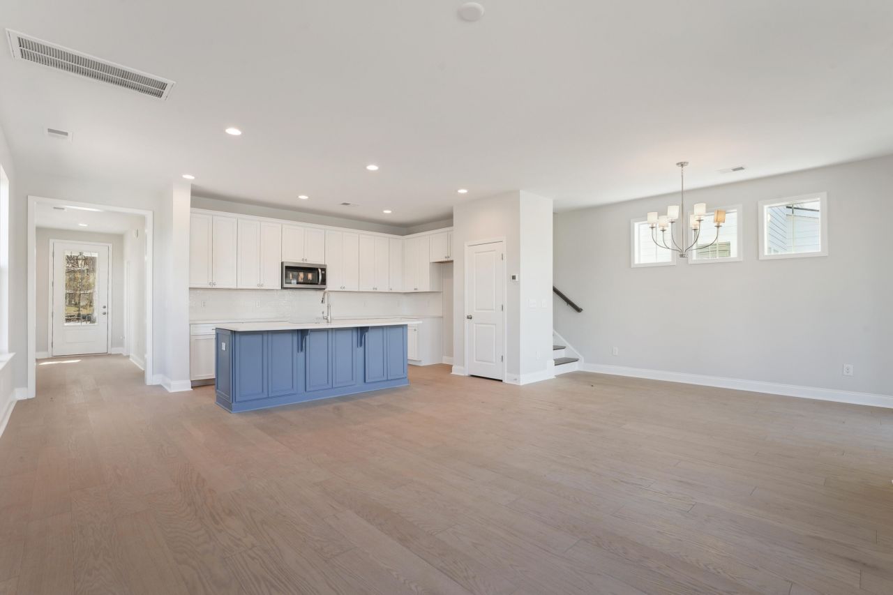 429 Queenview Lane Photo 3