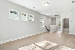 429 Queenview Lane photo 4