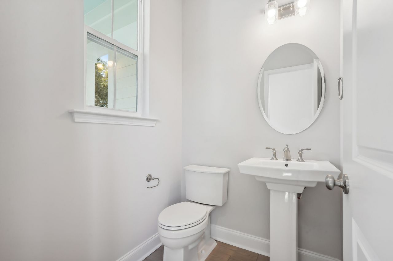 429 Queenview Lane Photo 6