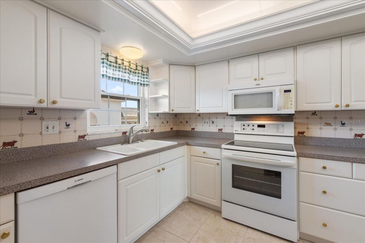 139 Bluff View Drive, Unit 405, Belleair Bluffs, FL 33770 Photo