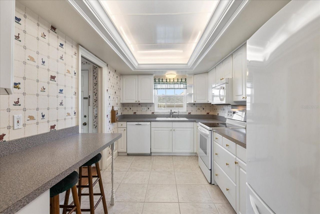 139 Bluff View Drive, Unit 405, Belleair Bluffs, FL 33770 Photo