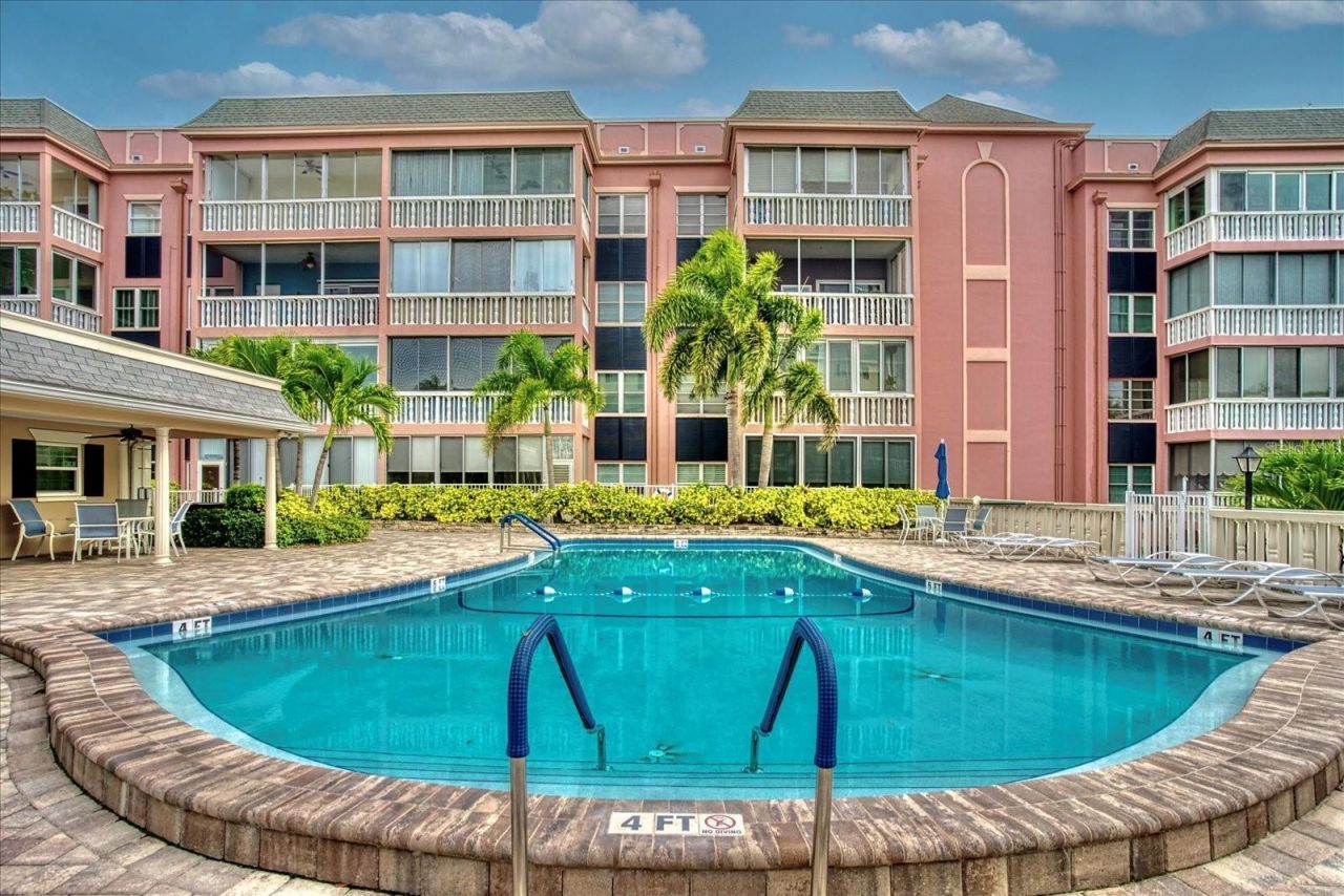 139 Bluff View Drive, Unit 405, Belleair Bluffs, FL 33770 Photo