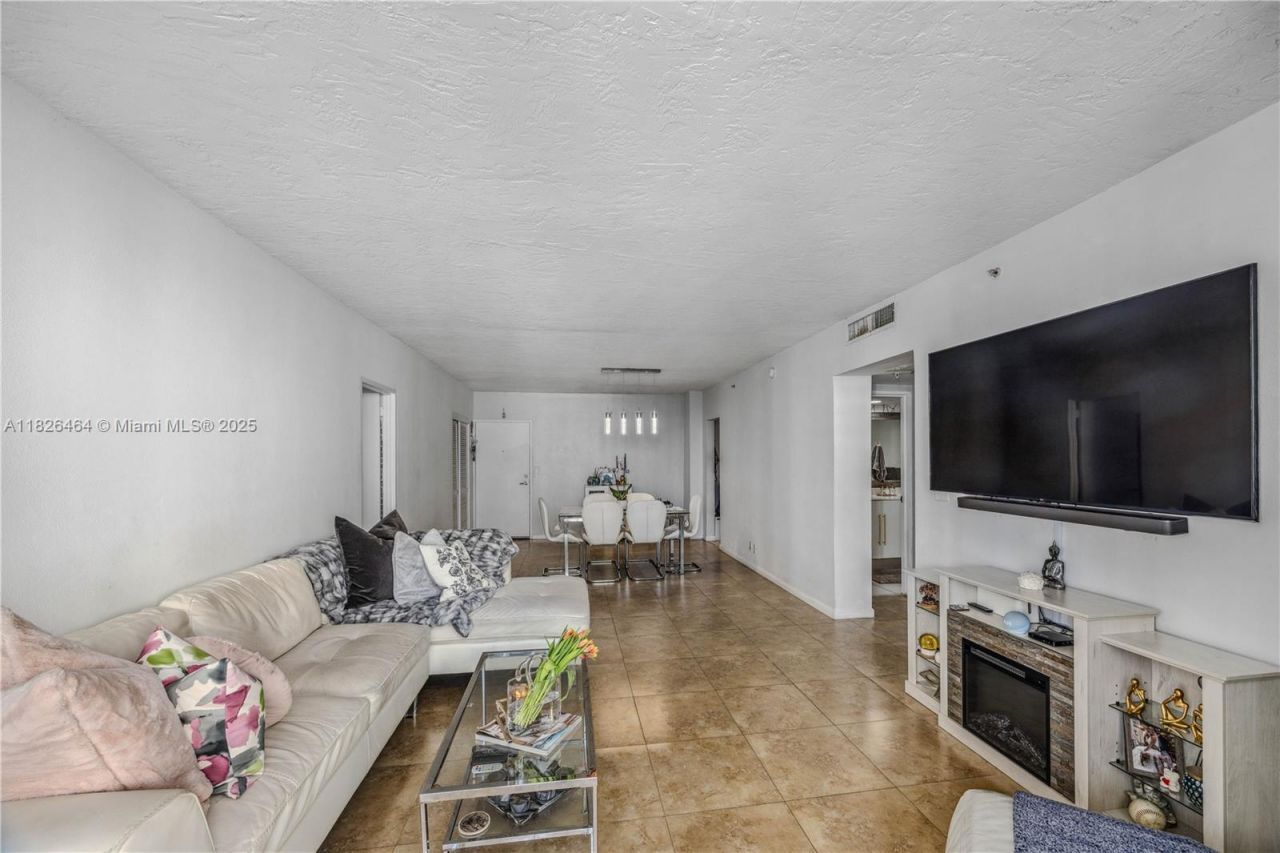 3000 S Ocean Dr, Unit 702, Hollywood, FL 33019 Photo