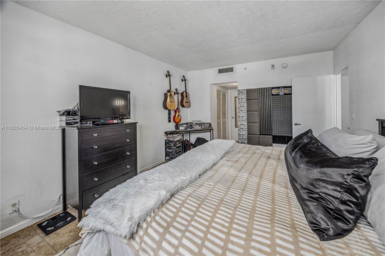 3000 S Ocean Dr, Unit 702, Hollywood, FL 33019 Photo