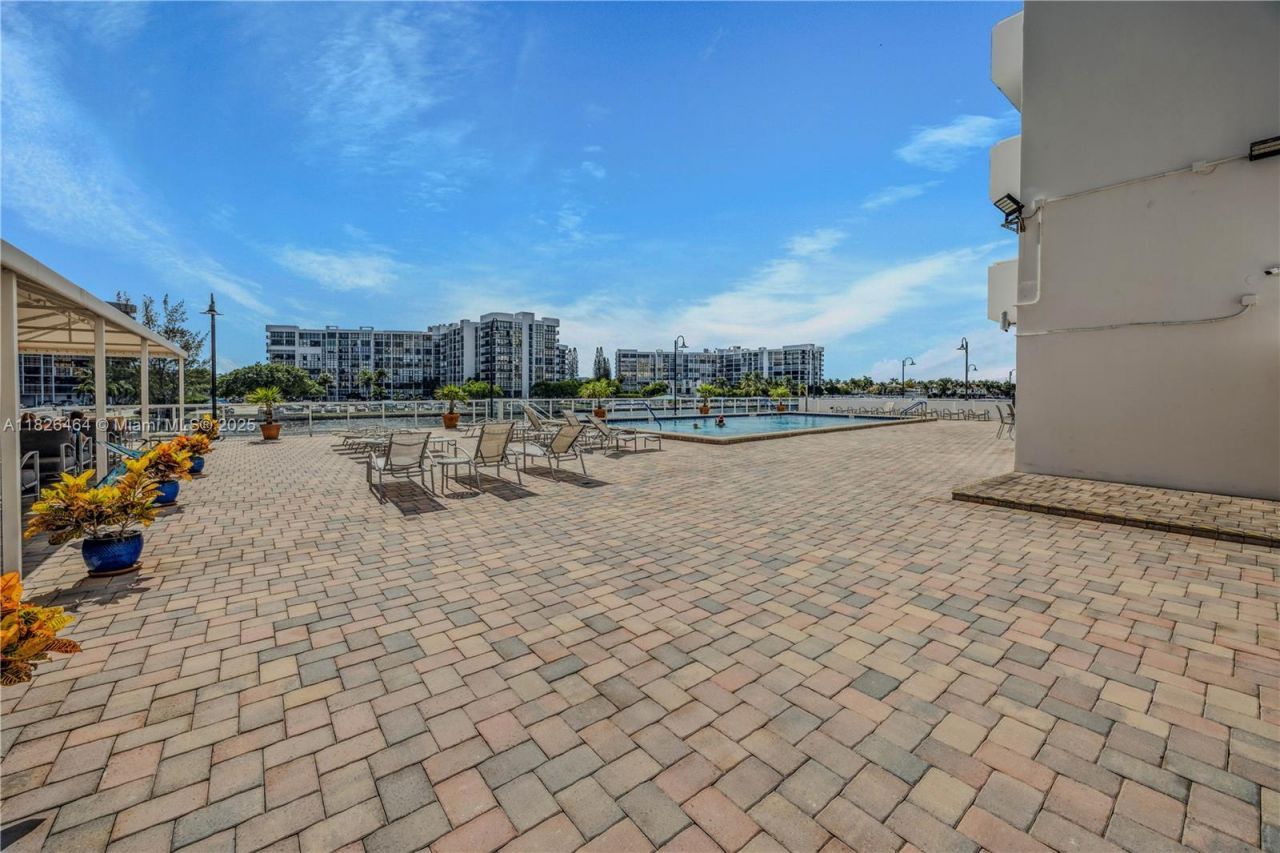 3000 S Ocean Dr, Unit 702, Hollywood, FL 33019 Photo