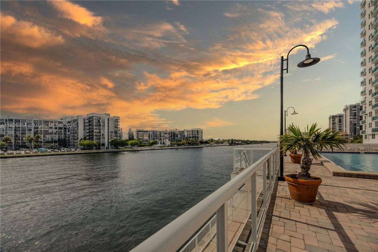 3000 S Ocean Dr, Unit 702, Hollywood, FL 33019 Photo