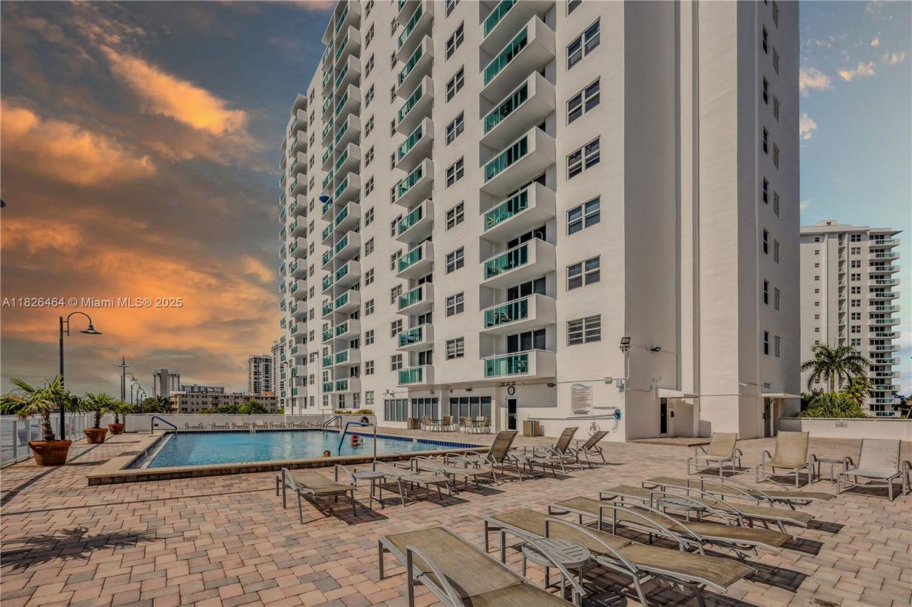 3000 S Ocean Dr, Unit 702, Hollywood, FL 33019 Photo