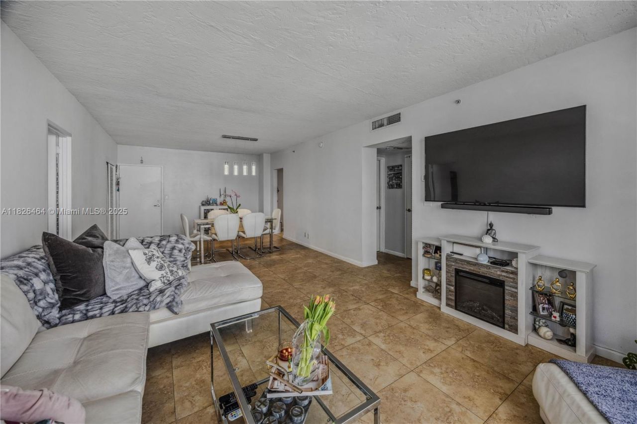 3000 S Ocean Dr, Unit 702, Hollywood, FL 33019 Photo