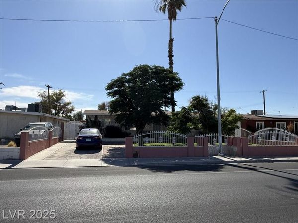 4567 S Nellis Boulevard, Las Vegas, NV 89121